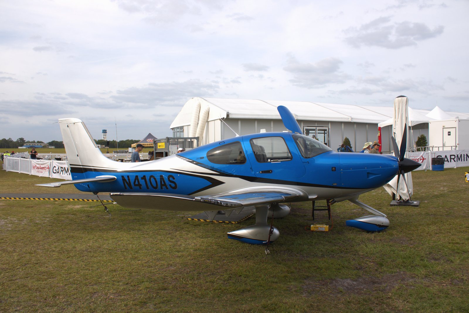 Repertory exterior photograph of Cirrus SR22T G7 GTS N410AS at Sun n Fun 2024; it shows neither a G7+ nor its cockpit equipment.